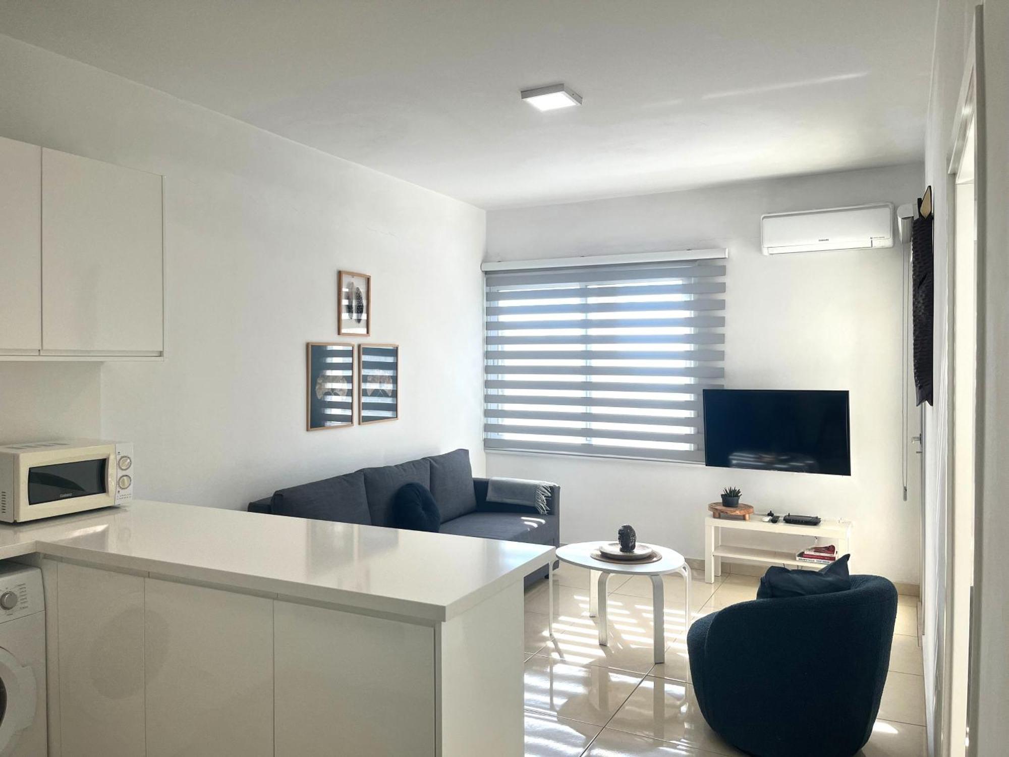 Апартаменти Phaedrus Living Constantinos Seaview